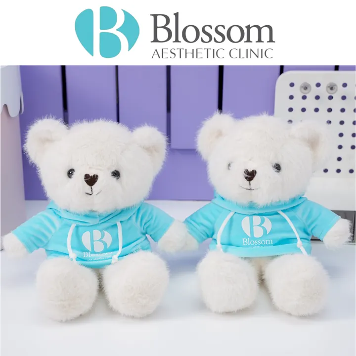 Gấu trắng áo logo - Blossom Aesthetic Clinic