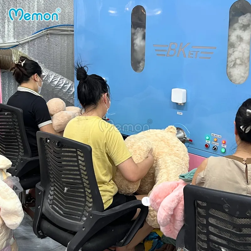 Nhồi bông gấu nhỏ tại xưởng Memon