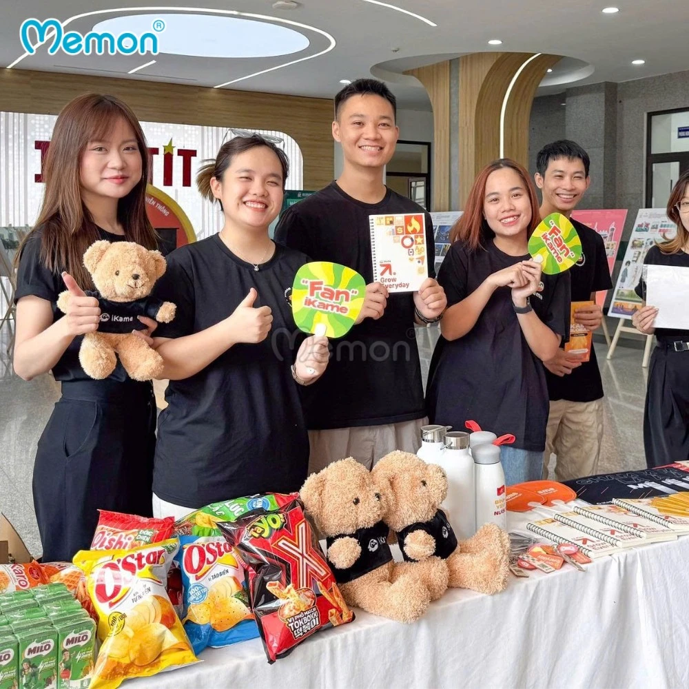Teddy mặc áo thêu logo IKame – Quà tặng doanh nghiệp