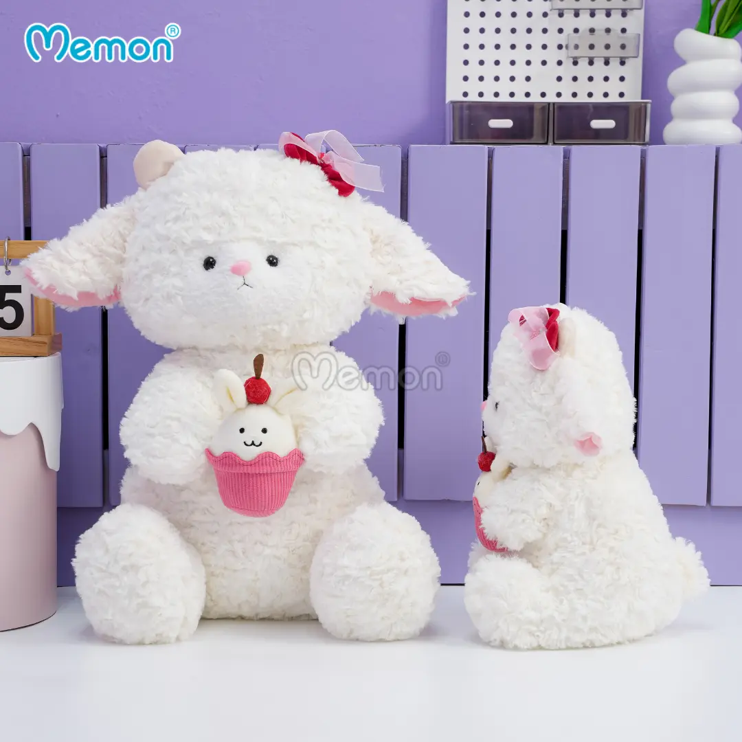 Cừu Bông Trắng Ôm Bánh